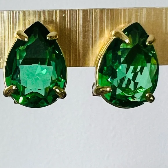 Heidi Daus OMEGA 🆕 Erinite green Crystal Deco for pierced ears earrings - Picture 1 of 5